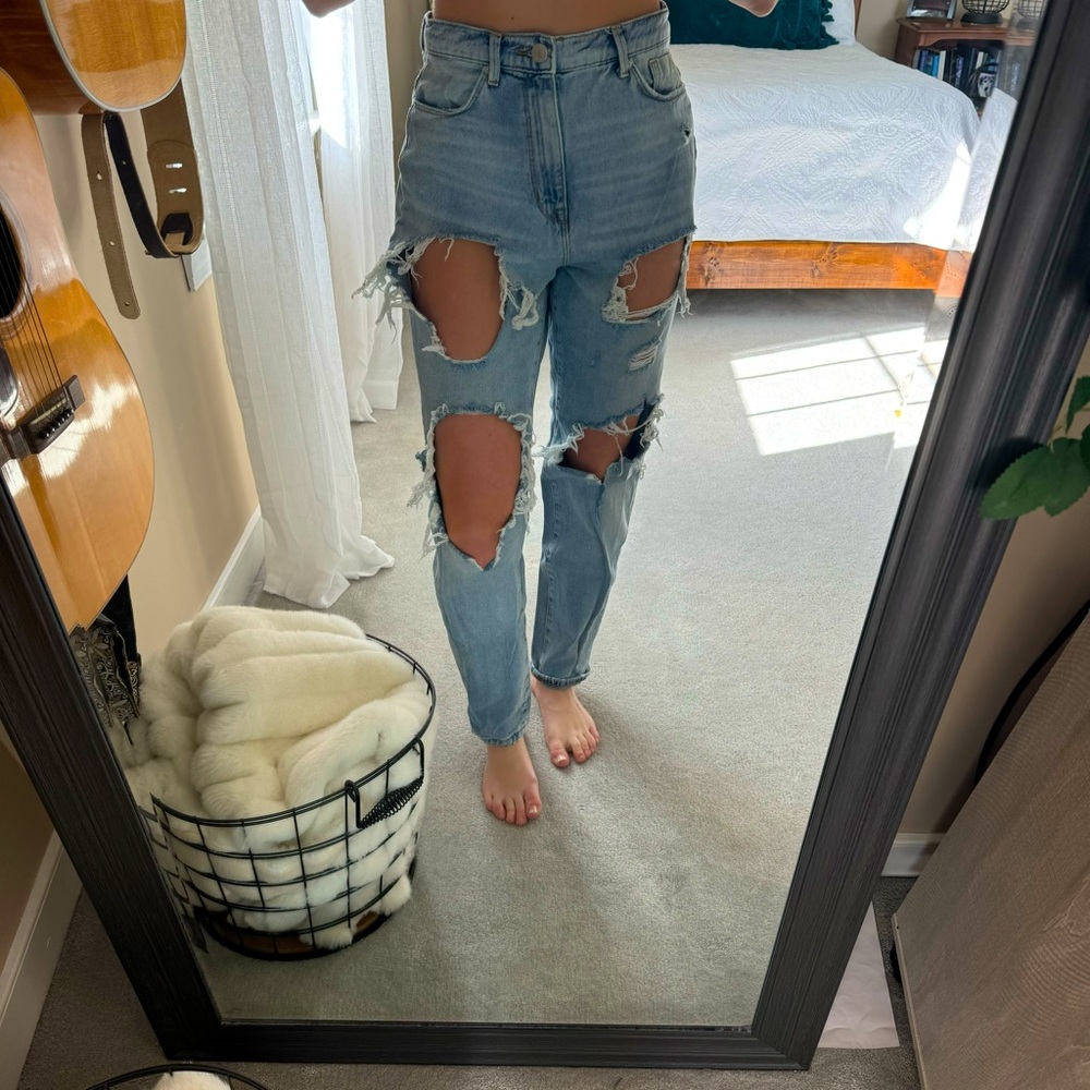 BDG High-Waisted Distressed Mom Jean Size 28